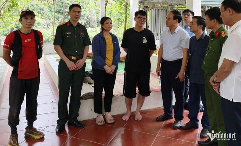 ‘Chìa khóa vàng’ từ bạn gái giúp tìm thấy nam sinh viên lạc giữa rừng Tam Đảo ‘Chìa khóa vàng’ từ bạn gái giúp tìm thấy nam sinh viên lạc giữa rừng Tam Đảo