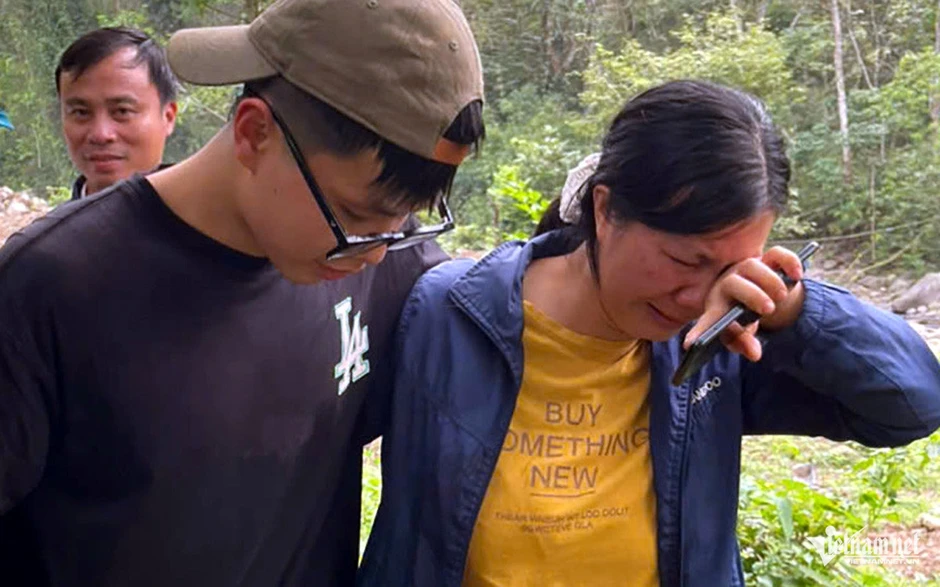 ‘Chìa khóa vàng’ từ bạn gái giúp tìm thấy nam sinh viên lạc giữa rừng Tam Đảo ‘Chìa khóa vàng’ từ bạn gái giúp tìm thấy nam sinh viên lạc giữa rừng Tam Đảo