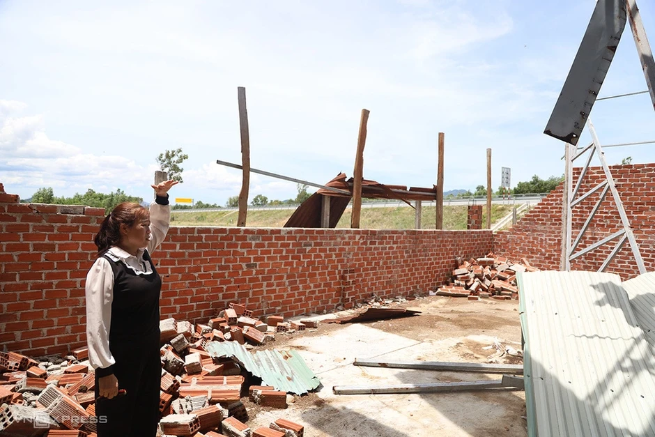115 nhà dân bị nứt do thi công cao tốc Hoài Nhơn - Quy Nhơn 115 nhà dân bị nứt do thi công cao tốc Hoài Nhơn - Quy Nhơn