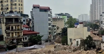 3 gia đình chung một sổ đỏ, đất cạnh dự án làm đường có được tách thửa?