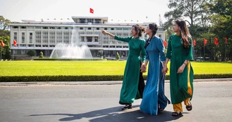 'ADN mở' TP.HCM: Làm gì để 'tiến hóa' trong tương lai?