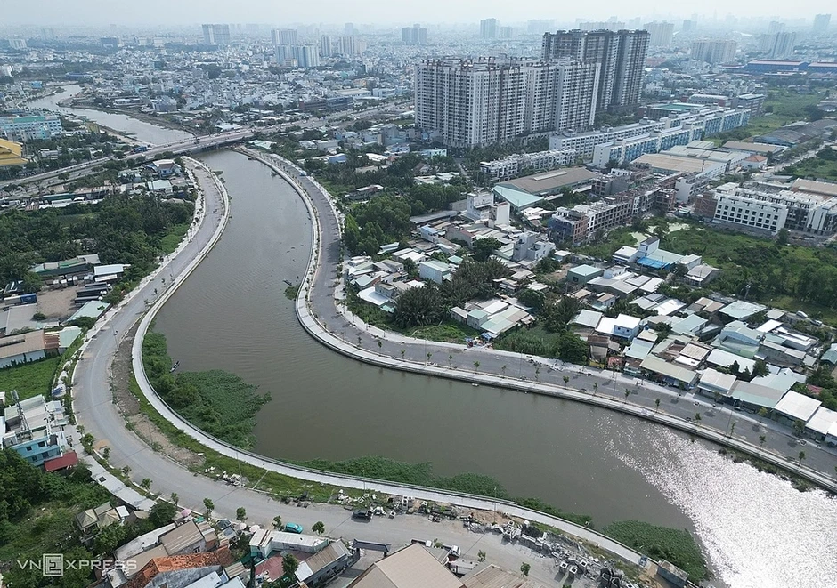 Ba triệu m3 bùn nạo vét ở kênh dài nhất TP HCM không có nơi đổ