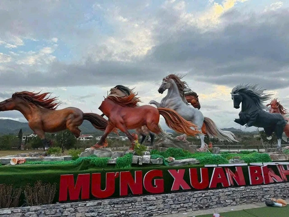Bất ngờ về 2 'thủ phạm' đập gãy linh vật 400 triệu đồng ở Quảng Trị Bất ngờ về 2 'thủ phạm' đập gãy linh vật 400 triệu đồng ở Quảng Trị