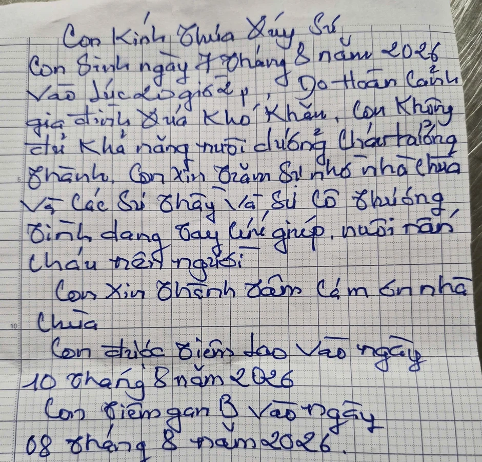 Bé gái sơ sinh bị bỏ rơi kèm bức thư viết tay 7 câu nghẹn lòng Bé gái sơ sinh bị bỏ rơi kèm bức thư viết tay 7 câu nghẹn lòng