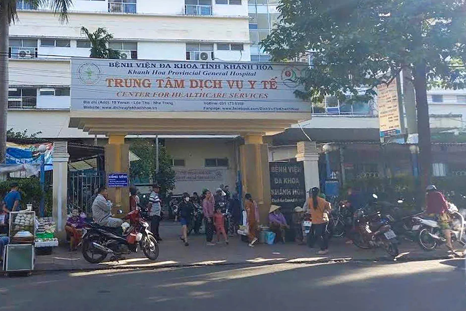 Bé trai sơ sinh bị bỏ rơi tại bệnh viện ở Nha Trang, xác định mẹ 16 tuổi Bé trai sơ sinh bị bỏ rơi tại bệnh viện ở Nha Trang, xác định mẹ 16 tuổi