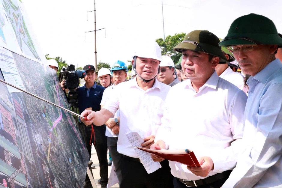 Bí thư Hà Nội 'chốt' tiến độ nút giao 'dị dạng' 785 tỉ đồng Bí thư Hà Nội 'chốt' tiến độ nút giao 'dị dạng' 785 tỉ đồng