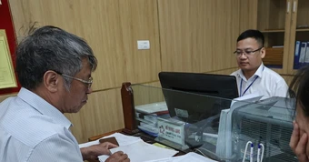 Bộ Nội vụ nói về cách tính tiền lương khi làm việc vào ngày nghỉ bù