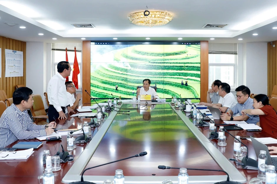 Bộ trưởng Trịnh Việt Hùng: Luật ban hành phải 'sống được' Bộ trưởng Trịnh Việt Hùng: Luật ban hành phải 'sống được'