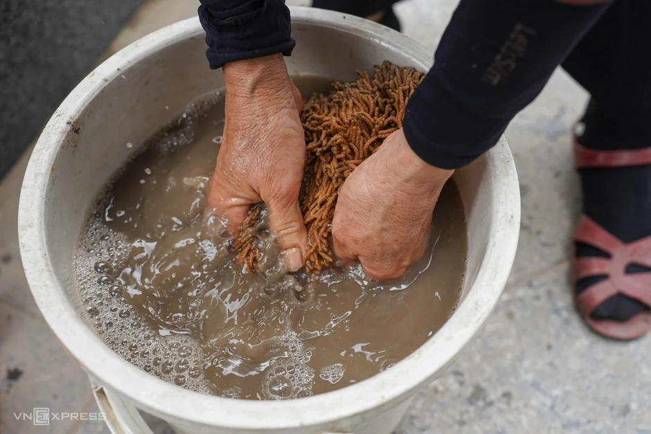 Bụi m&ugrave; mịt tr&ecirc;n c&aacute;c tuyến đường đang thi c&ocirc;ng ở H&agrave; Nội