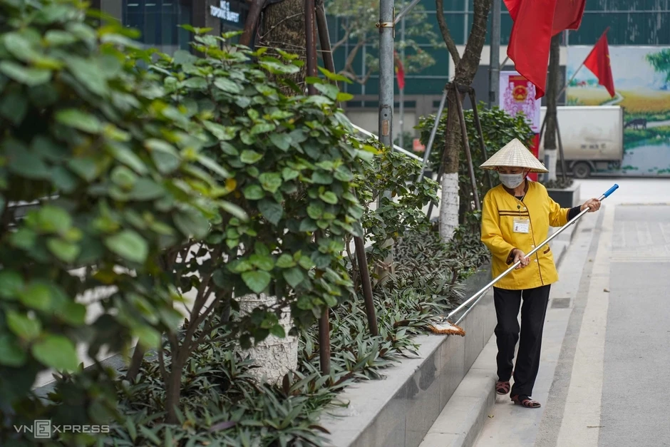 Bụi m&ugrave; mịt tr&ecirc;n c&aacute;c tuyến đường đang thi c&ocirc;ng ở H&agrave; Nội