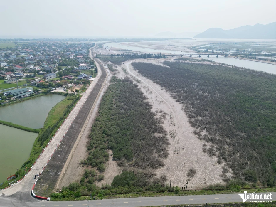 Cảnh tượng bất thường ven biển Hà Tĩnh, chưa tìm ra nguyên nhân Cảnh tượng bất thường ven biển Hà Tĩnh, chưa tìm ra nguyên nhân