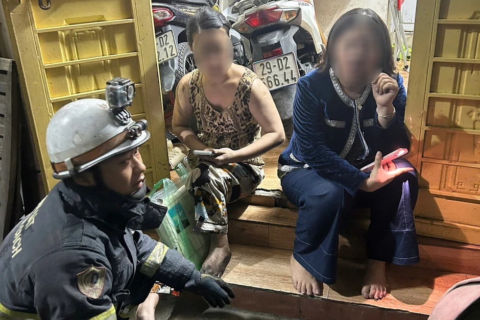 Cháy nhà ở Hà Nội, 2 người mắc kẹt Cháy nhà ở Hà Nội, 2 người mắc kẹt