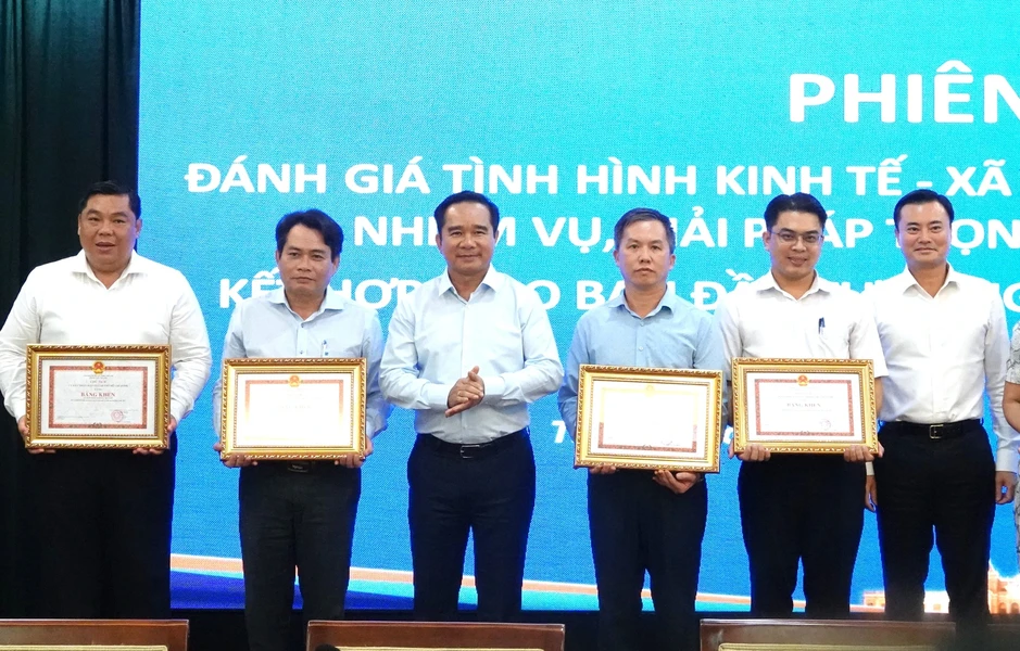 Chủ tịch Nguyễn Văn Được: TP.HCM sẽ cắt vốn dự án giải ngân 'lẹt đẹt' Chủ tịch Nguyễn Văn Được: TP.HCM sẽ cắt vốn dự án giải ngân 'lẹt đẹt'