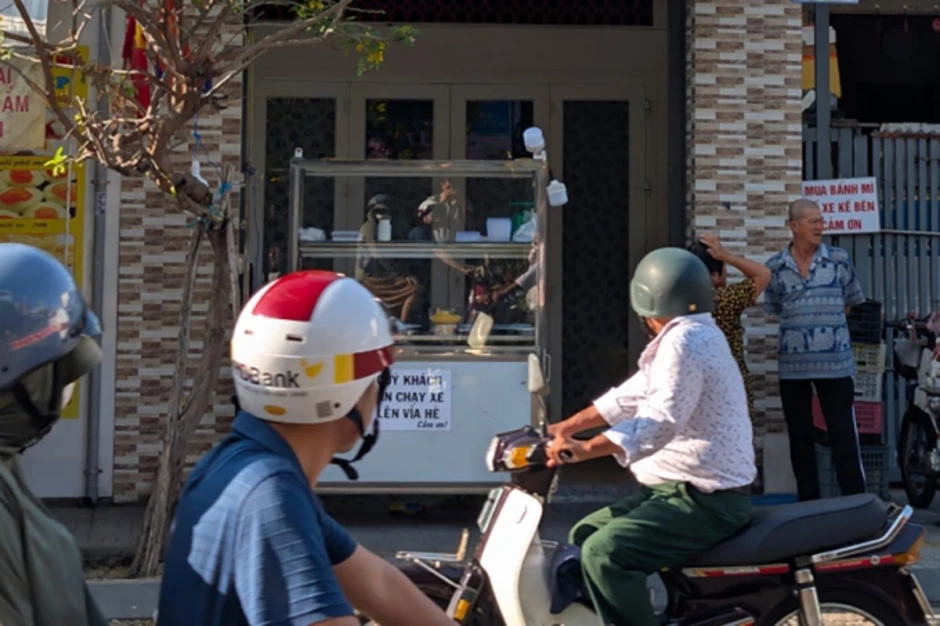 Chủ tiệm bánh mì ở Vũng Tàu bị phạt sau vụ 108 người ngộ độc Chủ tiệm bánh mì ở Vũng Tàu bị phạt sau vụ 108 người ngộ độc