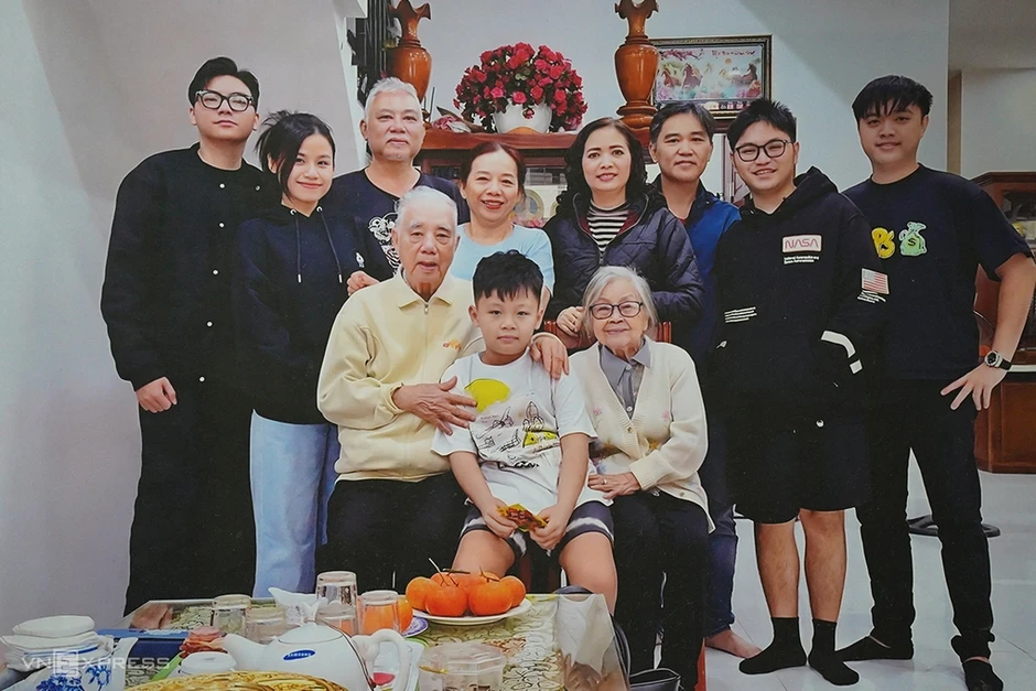 Chuyện tình từ chốn lao tù của nữ điệp báo anh hùng Chuyện tình từ chốn lao tù của nữ điệp báo anh hùng