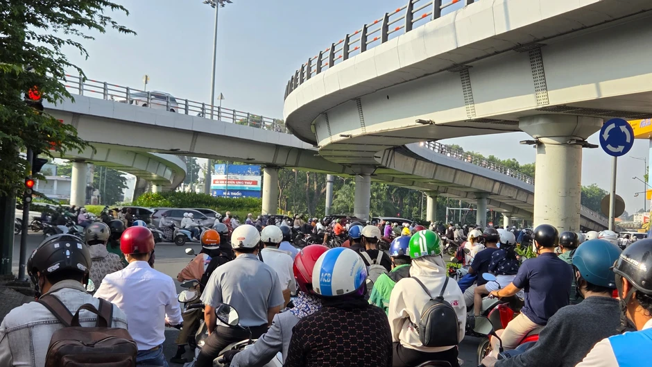 Có nên tháo dỡ vòng xoay ở TP.HCM: Xây thêm cầu vượt, hầm chui Có nên tháo dỡ vòng xoay ở TP.HCM: Xây thêm cầu vượt, hầm chui