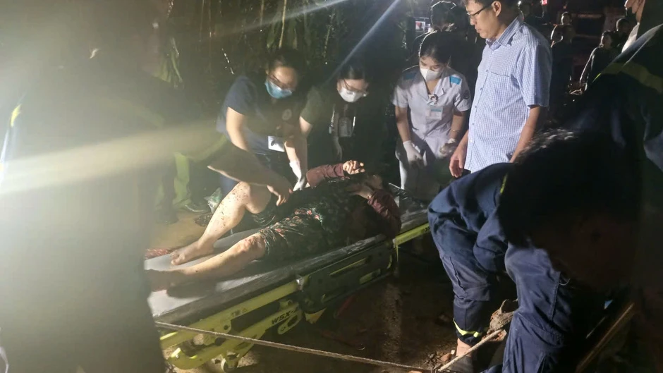 Công an Gia Lai cứu sống một phụ nữ rơi xuống giếng sâu gần 30 m Công an Gia Lai cứu sống một phụ nữ rơi xuống giếng sâu gần 30 m