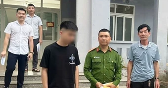 Công an kịp thời ngăn chặn nam thanh niên 21 tuổi định nhảy cầu