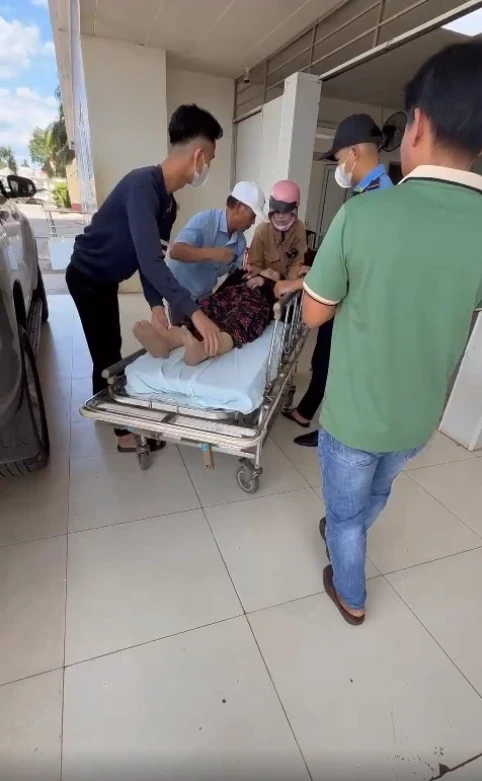 CSGT Đồng Nai dùng xe đặc chủng đưa người phụ nữ bị tai nạn đi cấp cứu CSGT Đồng Nai dùng xe đặc chủng đưa người phụ nữ bị tai nạn đi cấp cứu