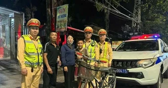CSGT Quảng Trị giúp thiếu niên đi lạc hơn 150km về với gia đình