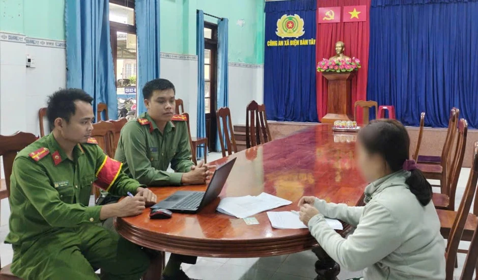Đăng bình luận tiêu cực về bầu cử trên Facebook, người phụ nữ bị mời làm việc Đăng bình luận tiêu cực về bầu cử trên Facebook, người phụ nữ bị mời làm việc