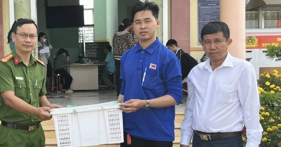 Đang dạo vườn, thanh niên Tây Ninh bất ngờ phát hiện Rồng Đất quý hiếm Đang dạo vườn, thanh niên Tây Ninh bất ngờ phát hiện Rồng Đất quý hiếm