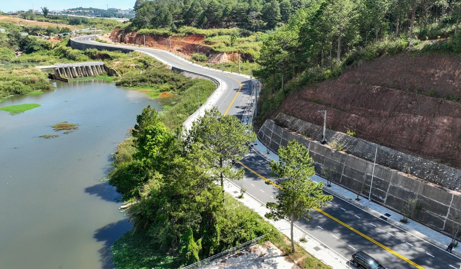 Đề xuất thêm bến thuyền, sân bay trực thăng để du lịch hồ Tuyền Lâm 'cất cánh' Đề xuất thêm bến thuyền, sân bay trực thăng để du lịch hồ Tuyền Lâm 'cất cánh'
