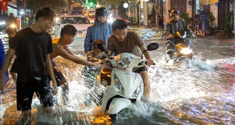 Điểm tên khu vực mưa lớn xối xả chiều tối 19/9, TPHCM nguy cơ ngập úng
