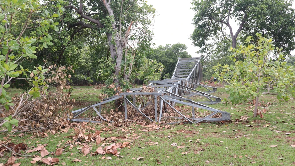 Đồng Nai: Trụ điện 110 kV không có đai ốc ngã đổ gây bất an Đồng Nai: Trụ điện 110 kV không có đai ốc ngã đổ gây bất an