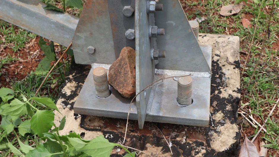 Đồng Nai: Trụ điện 110 kV không có đai ốc ngã đổ gây bất an Đồng Nai: Trụ điện 110 kV không có đai ốc ngã đổ gây bất an