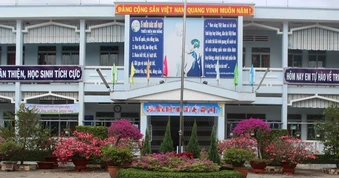 Đồng Tháp: 56 học sinh và 6 người lớn nhập viện nghi  ngộ độc thực phẩm