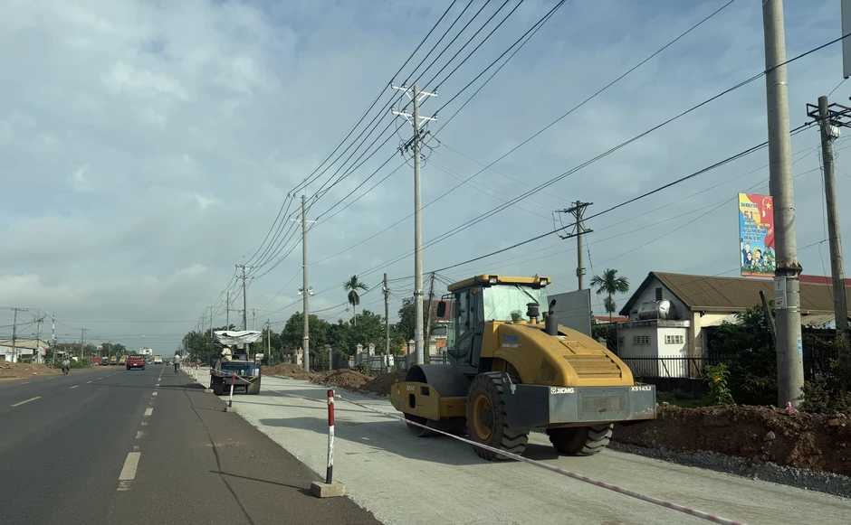 Dự án mở rộng quốc lộ 14 lo nghẽn tiến độ vì... vướng điện lưới Dự án mở rộng quốc lộ 14 lo nghẽn tiến độ vì... vướng điện lưới