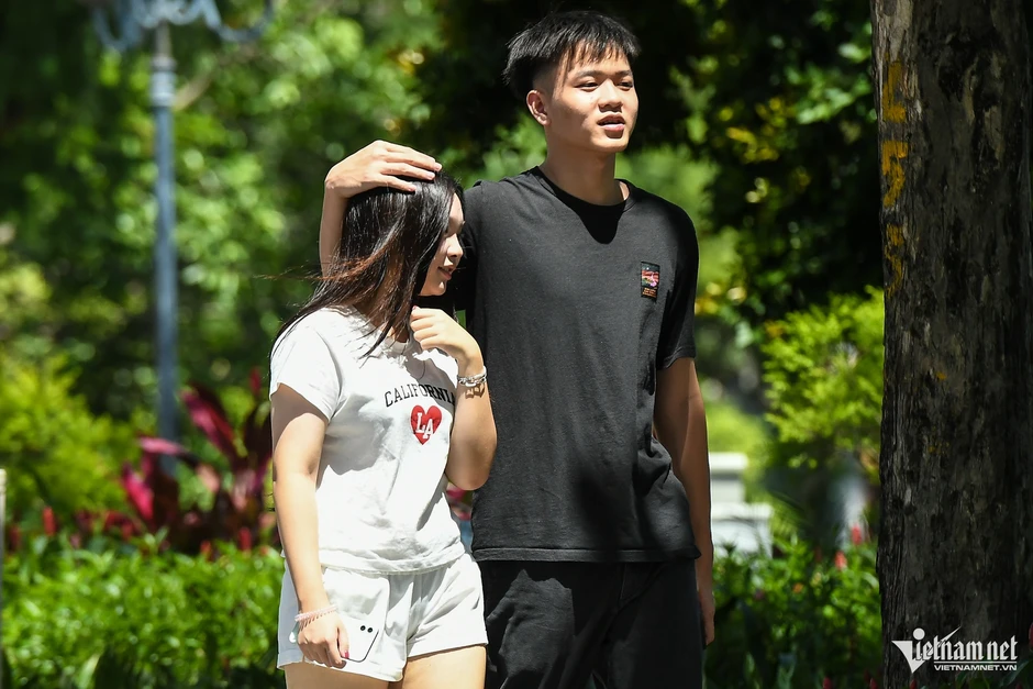 Dự báo thời tiết 1/6/2026: Hà Nội nắng nóng trên 36 độ, TPHCM mưa to cục bộ Dự báo thời tiết 1/6/2026: Hà Nội nắng nóng trên 36 độ, TPHCM mưa to cục bộ