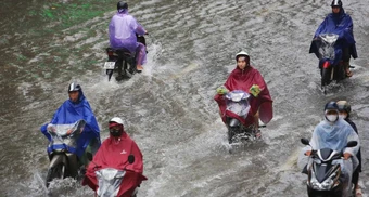 Dự báo thời tiết 17/4/2026: Không khí lạnh 'xung đột' nóng ẩm, miền Bắc mưa giông mạnh