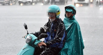 Dự báo thời tiết 17/5/2026: Miền Bắc và Nam Bộ mưa rầm rầm, Hà Nội giảm 5 độ