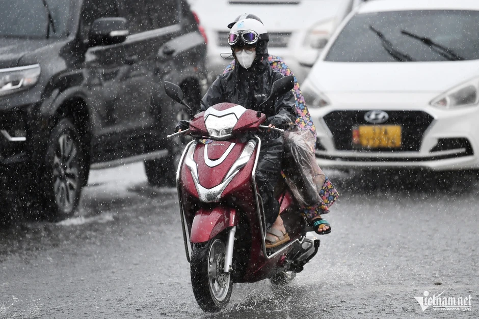 Dự báo thời tiết 17/9: Miền Bắc đến Nghệ An tiếp tục mưa lớn tầm tã Dự báo thời tiết 17/9: Miền Bắc đến Nghệ An tiếp tục mưa lớn tầm tã