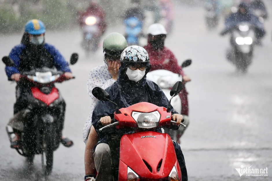 Dự báo thời tiết 20/7/2026: Miền Bắc vẫn mưa giông, Hà Nội giảm còn 33 độ Dự báo thời tiết 20/7/2026: Miền Bắc vẫn mưa giông, Hà Nội giảm còn 33 độ