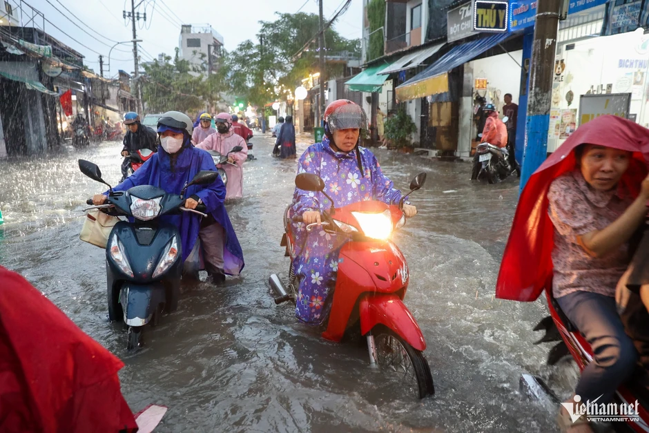 Dự báo thời tiết 23/9: Dải hội tụ mạnh, Huế đến Nam Bộ mưa lớn như trút nước Dự báo thời tiết 23/9: Dải hội tụ mạnh, Huế đến Nam Bộ mưa lớn như trút nước