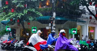 Dự báo thời tiết 26/7: Miền Bắc nắng oi, chiều tối mưa giông mạnh trở lại