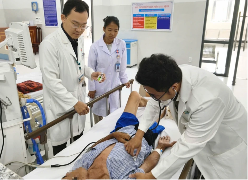 Du khách đột quỵ ở Côn Đảo đi trực thăng cấp cứu 300 triệu đồng Du khách đột quỵ ở Côn Đảo đi trực thăng cấp cứu 300 triệu đồng