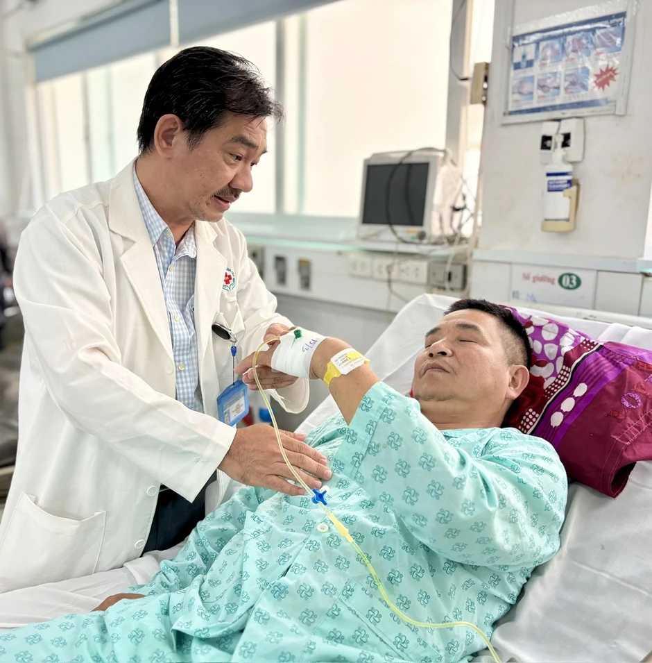 Du khách đột quỵ ở Côn Đảo đi trực thăng cấp cứu 300 triệu đồng Du khách đột quỵ ở Côn Đảo đi trực thăng cấp cứu 300 triệu đồng