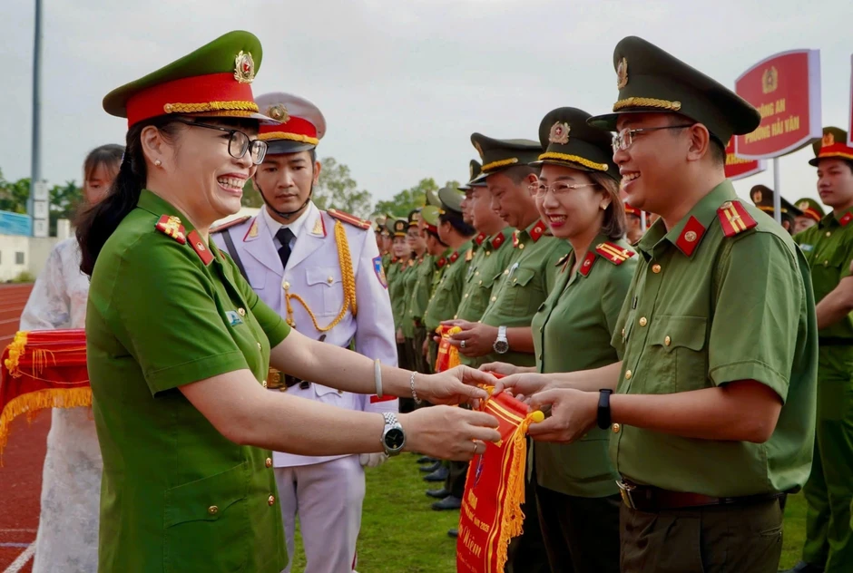 Gần 1.600 chiến sĩ Công an thành phố Đà Nẵng tranh tài tại hội thao Khỏe vì an ninh Tổ quốc Gần 1.600 chiến sĩ Công an thành phố Đà Nẵng tranh tài tại hội thao Khỏe vì an ninh Tổ quốc