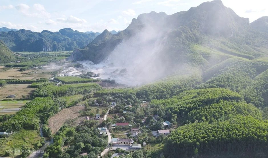 Gần 20 năm sống trong bụi đá