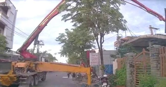Gãy cần bơm bê tông, 3 người thương vong