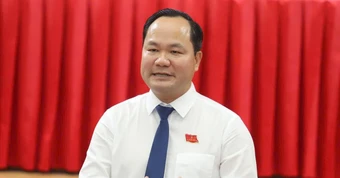 Giám đốc Sở lý giải việc dân làm sổ đỏ trầy trật, 'cò' dịch vụ làm nhanh hơn
