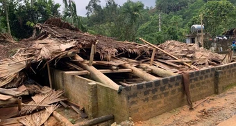 Giông lốc cuốn sập nhà trong đêm, bé trai 13 tuổi tử vong