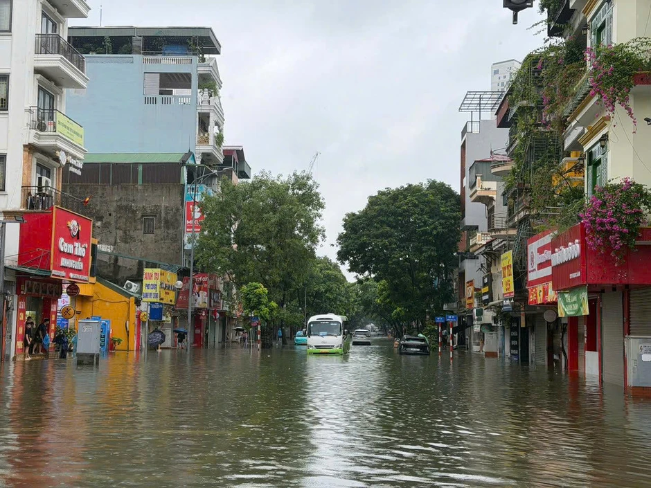 Hà Nội: Điểm ngập từng mất 4-10 giờ rút nước, nay nhanh đến bất ngờ Hà Nội: Điểm ngập từng mất 4-10 giờ rút nước, nay nhanh đến bất ngờ