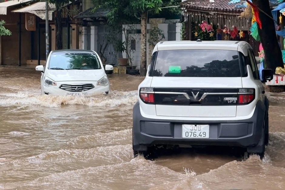 Hà Nội: Nước ngập rút nhanh, chỉ còn vài điểm úng cục bộ Hà Nội: Nước ngập rút nhanh, chỉ còn vài điểm úng cục bộ