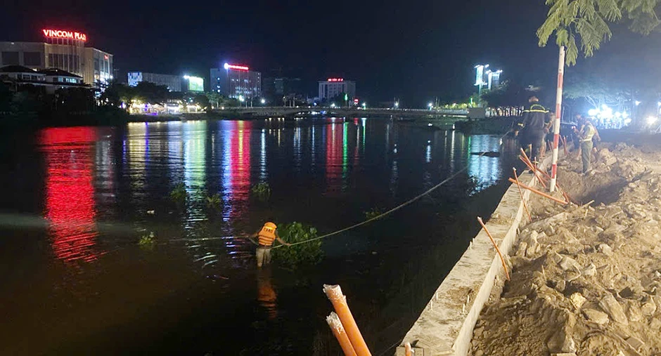 Hai bé trai rủ nhau tắm sông, một em tử vong, em còn lại mất tích Hai bé trai rủ nhau tắm sông, một em tử vong, em còn lại mất tích