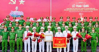 Hai tập thể Công an TP.HCM nhận danh hiệu Anh hùng lực lượng vũ trang nhân dân